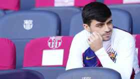 Pedri González, sentado en el banquillo del FC Barcelona