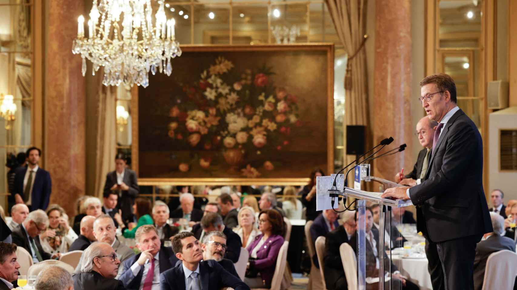 El presidente del PP, Alberto Núñez Feijóo, ofrece una conferencia en el Hotel Palace de Barcelona