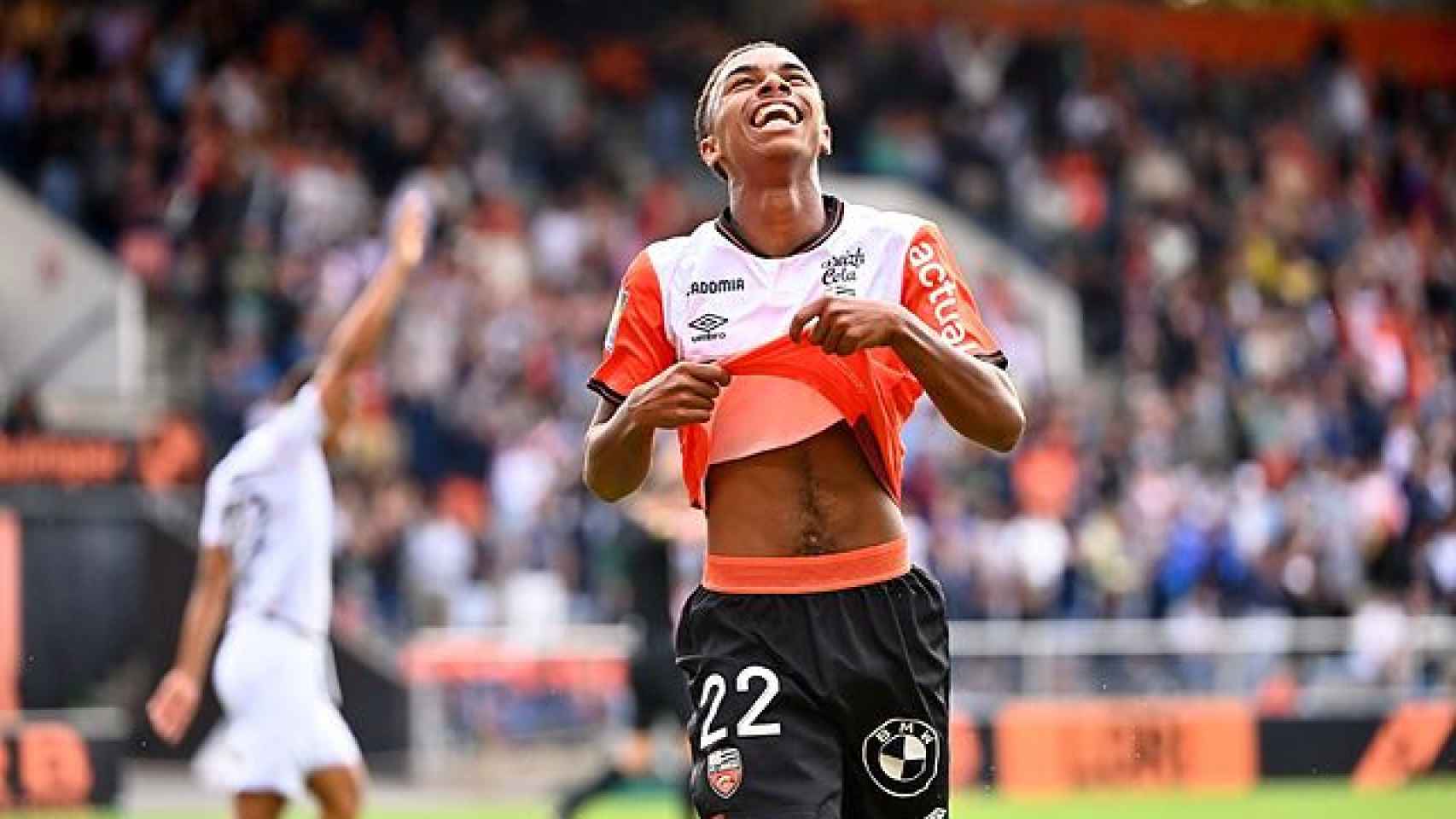Eli Junior celebra un gol con el Lorient