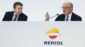 El consejero delegado de Repsol, Josu Jon Imaz (izq.), y el presidente, Antonio Brufau / EP