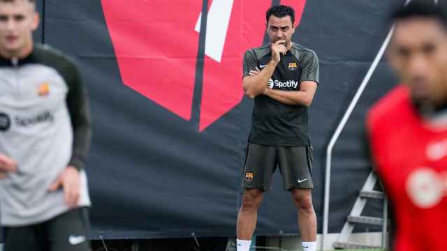 Xavi, dirigiendo un entrenamiento del Barça de cara al partido contra el Real Madrid