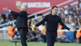 Xavi Hernández, frustrado durante la derrota del Barça contra el Real Madrid