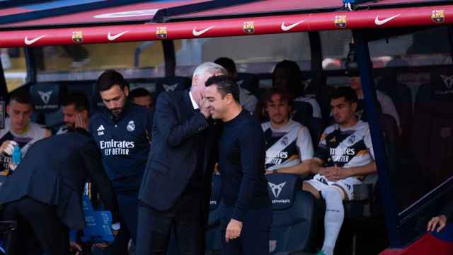 Ancelotti y Xavi Hernandez en el clásico Barça - Real Madrid