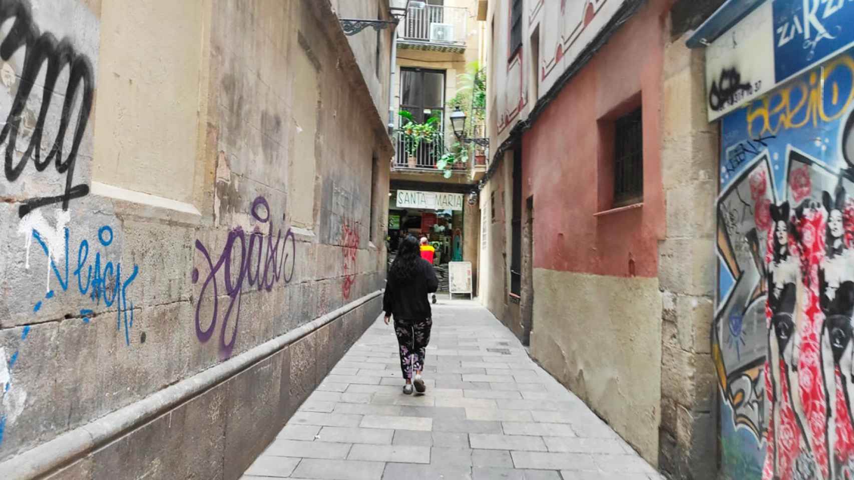 El callejón de acceso al restaurante Estimar, de Barcelona