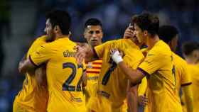 El Barça festeja el gol de Ferran Torres en la Champions League