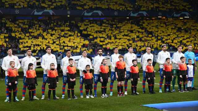 Los jugadores del Barça, antes del partido contra el Shakhtar