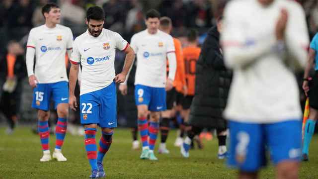 Los jugadores del Barça, cabizbajos tras la derrota ante el Shakhtar