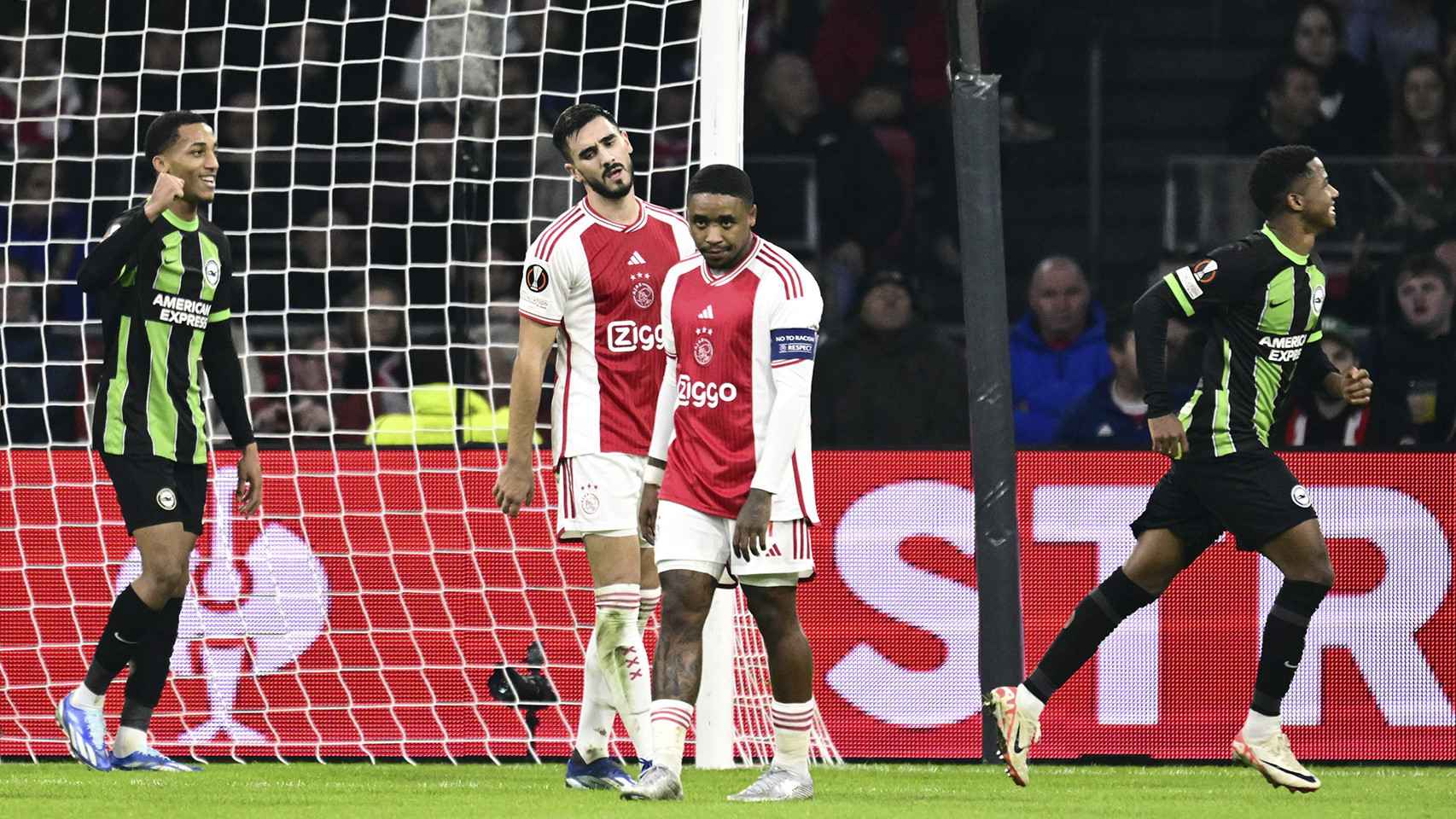 Ansu Fati festeja su gol anotado contra el Ajax en la Europa League