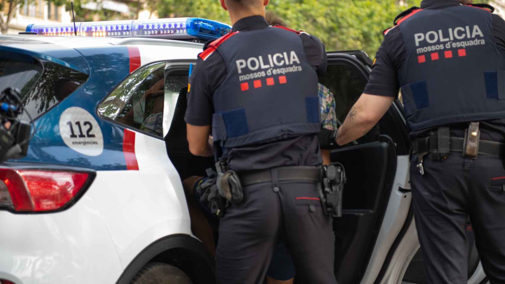 Cazan a tres ladrones en plena fuga tras robar un maletín con 12.000 euros