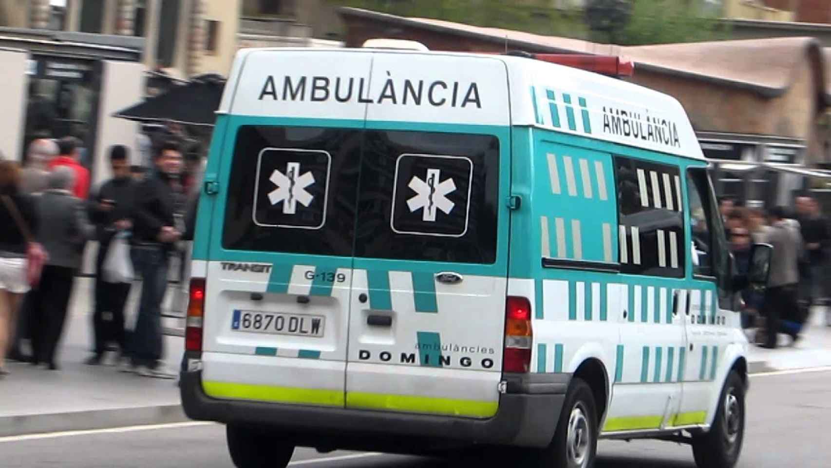 Imagen de un vehículo de Ambulancias Domingo
