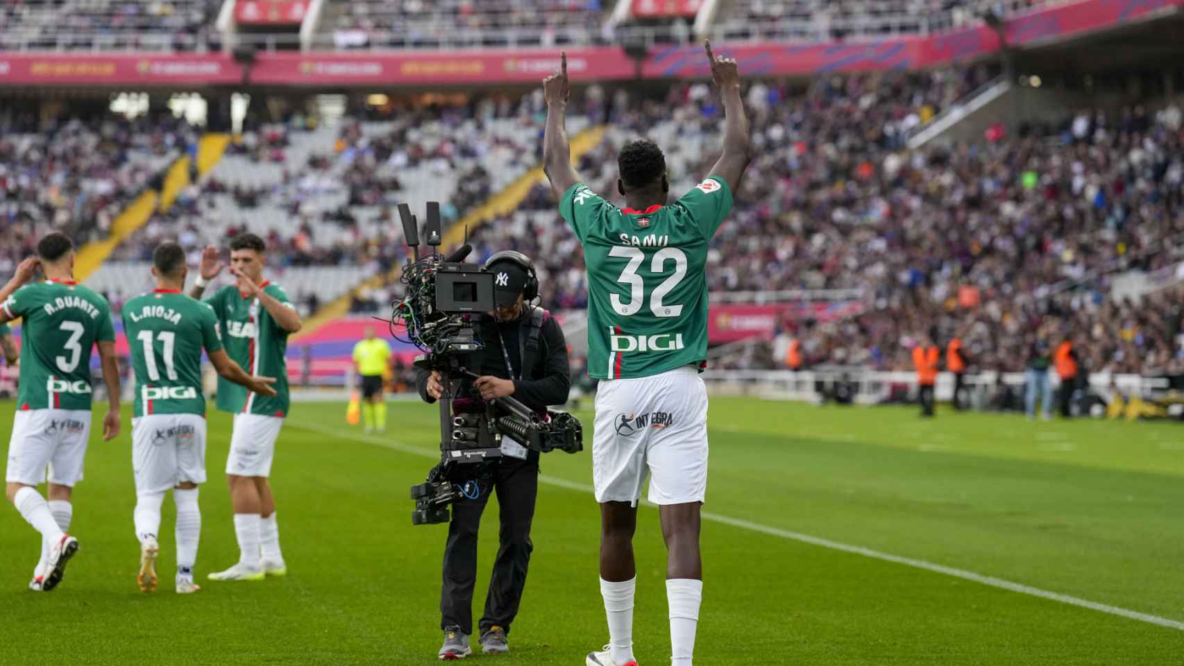 Samu Omorodion, celebrando el gol marcado contra el Barça