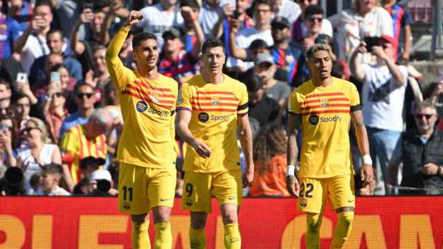 Ferran Torres, Lewandowski y Raphinha, en un partido del Barça en la anterior temporada