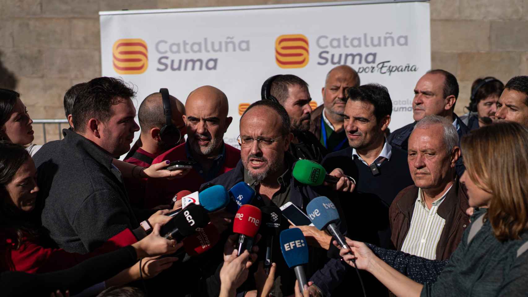 La plana mayor del PP catalán, con su presidente, Alejandro Fernández, al frente, en la protesta contra la amnistía en Barcelona