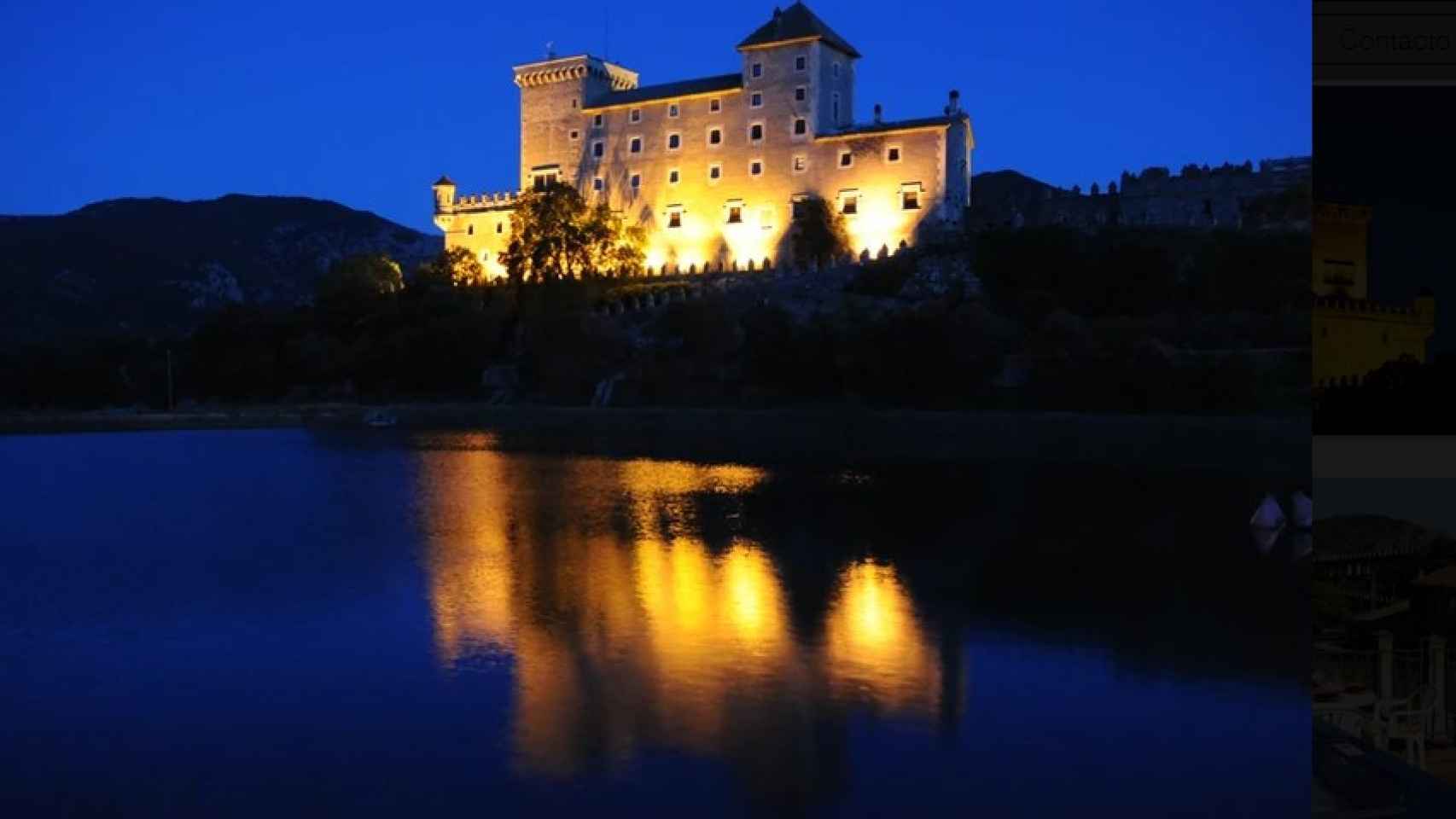 Castillo de Riudabella de noche