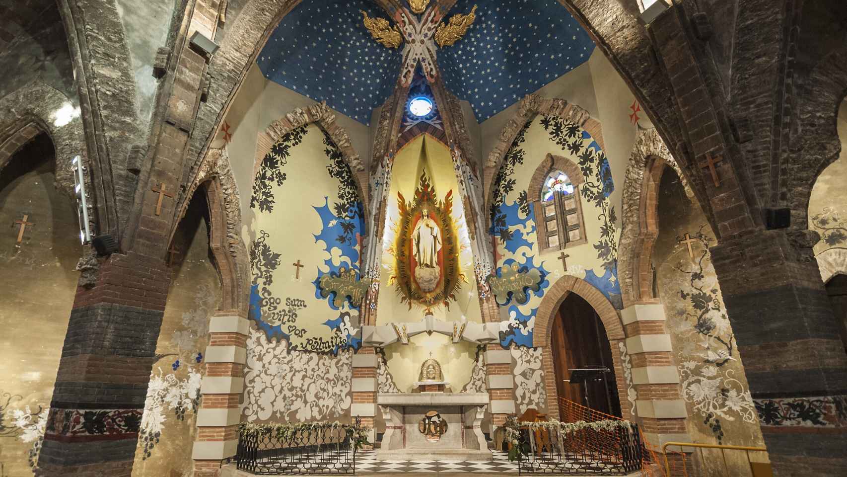 Interior de la iglesia del Sagrat Cor de Jujol