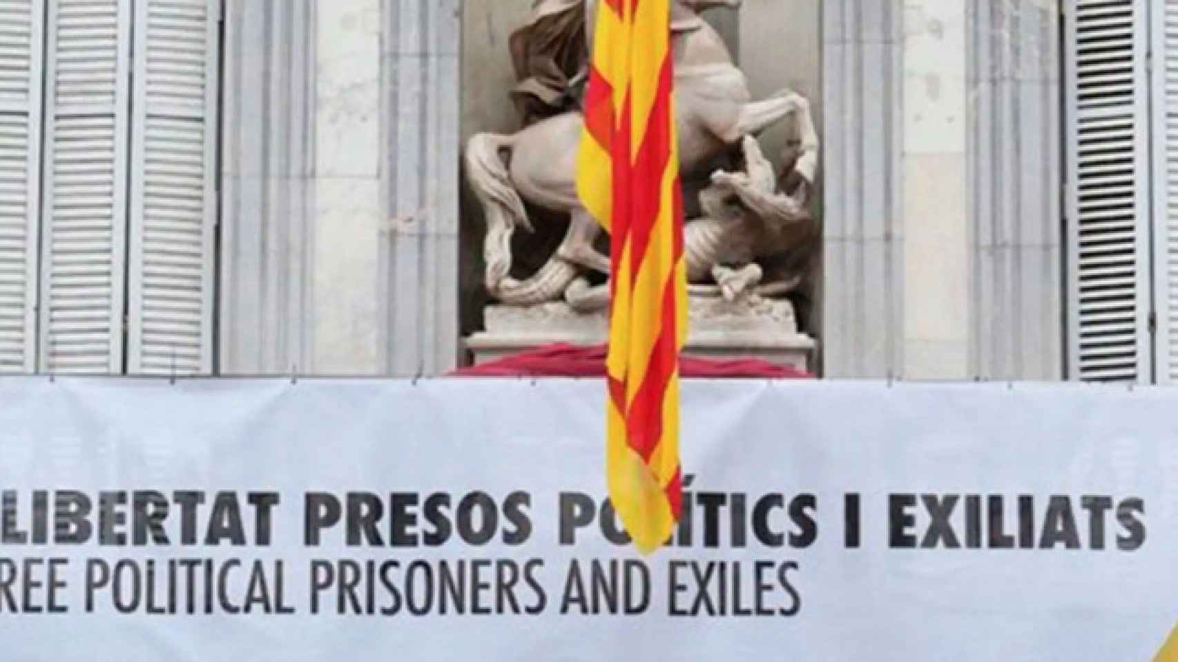 Pancarta colocada por Quim Torra en el Palau de la Generalitat