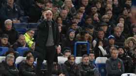 Pep Guardiola, durante un partido del Manchester City en Stamford Bridge
