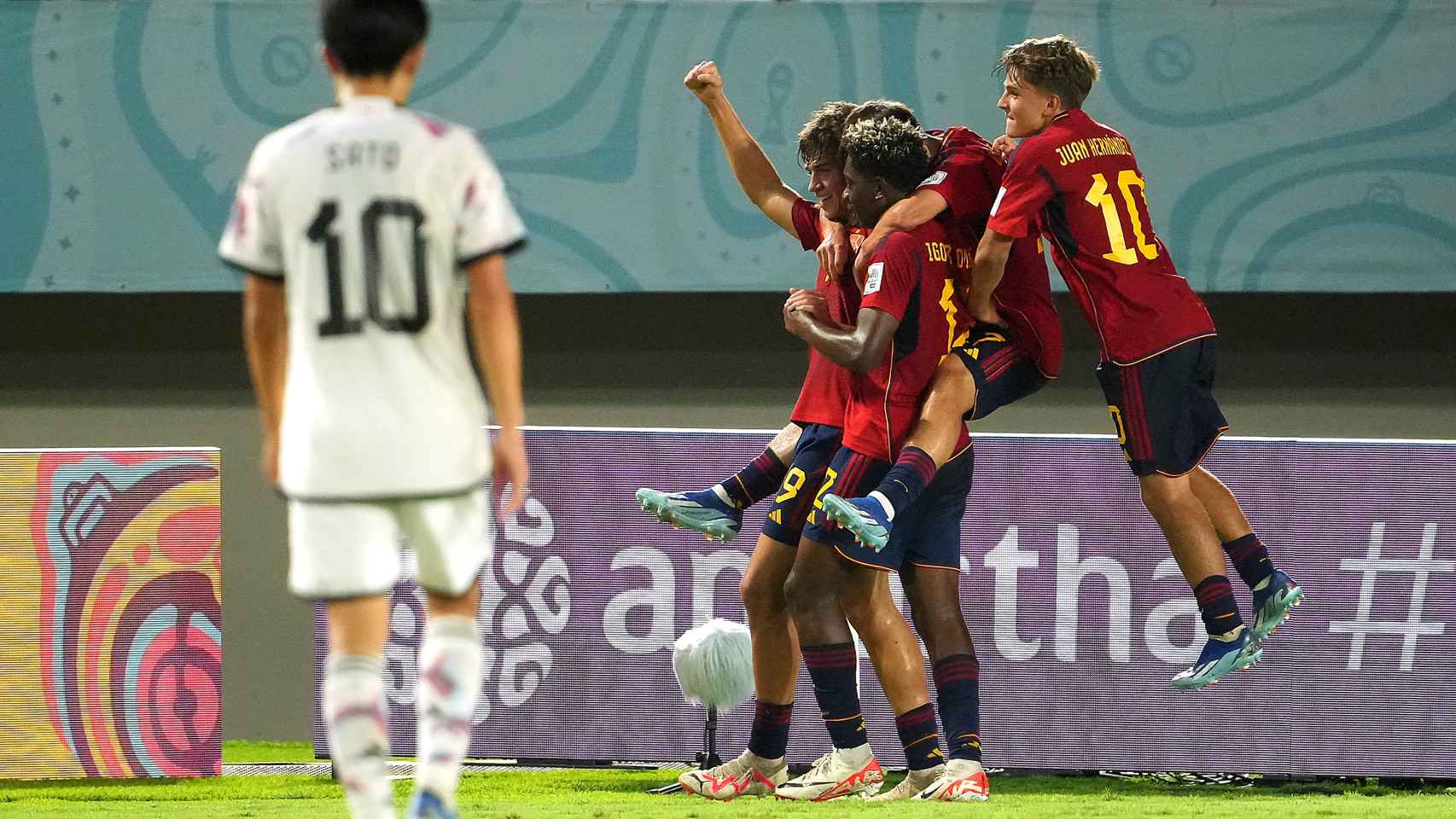 La España sub-17 festeja la clasificación a los cuartos de final del Mundial