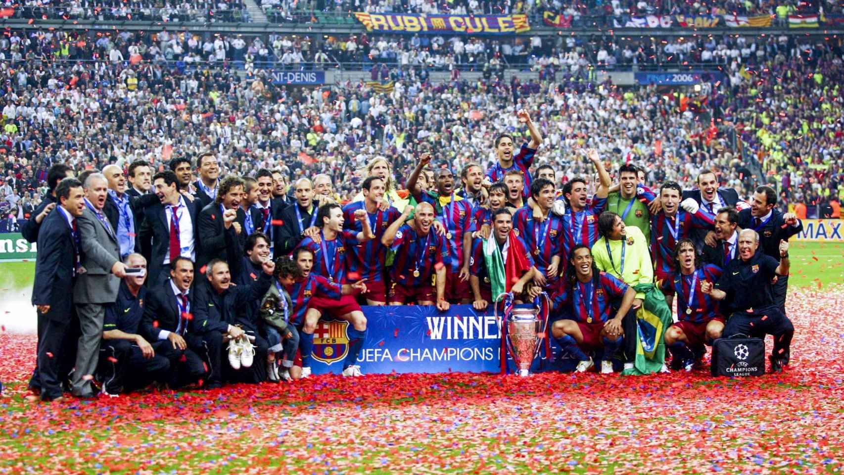 Los jugadores del Barça celebran la Champions que ganaron en 2006