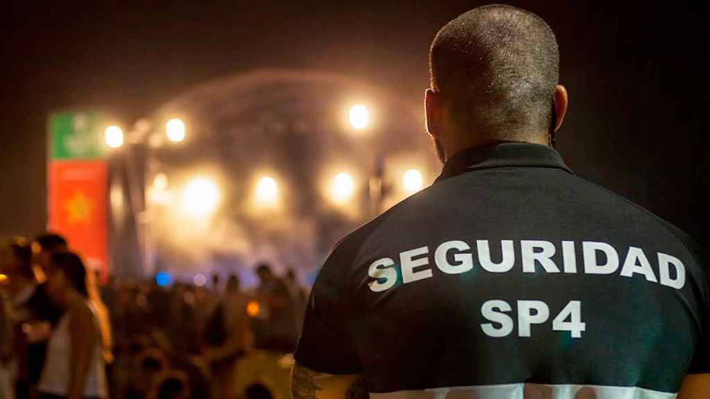 Un vigilante de SP4 en un concierto en la zona del Fòrum de Barcelona