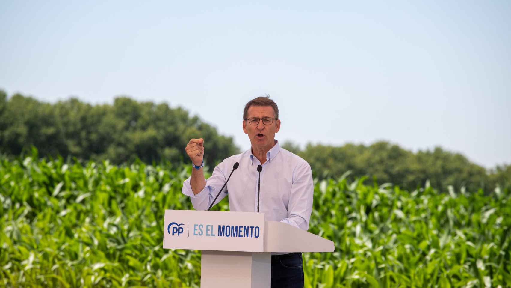 El líder del PP, Alberto Núñez Feijóo, en un acto del partido en Gimenells (Lleida)