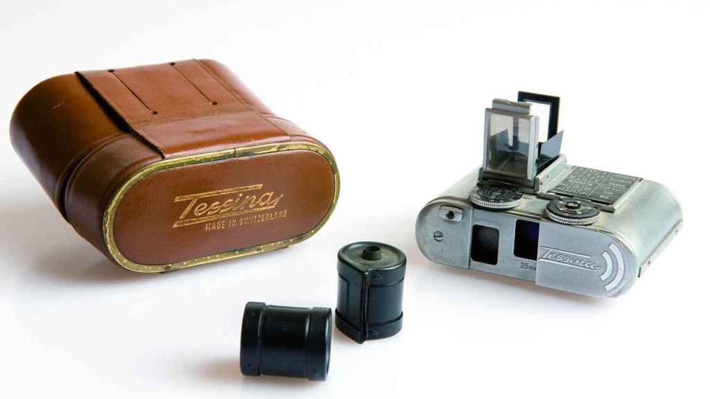 Cámara filmográfica Tessina L 35mm, fabricada en Suiza, 1960-1990. Uno de los objetos presentes en la muestra