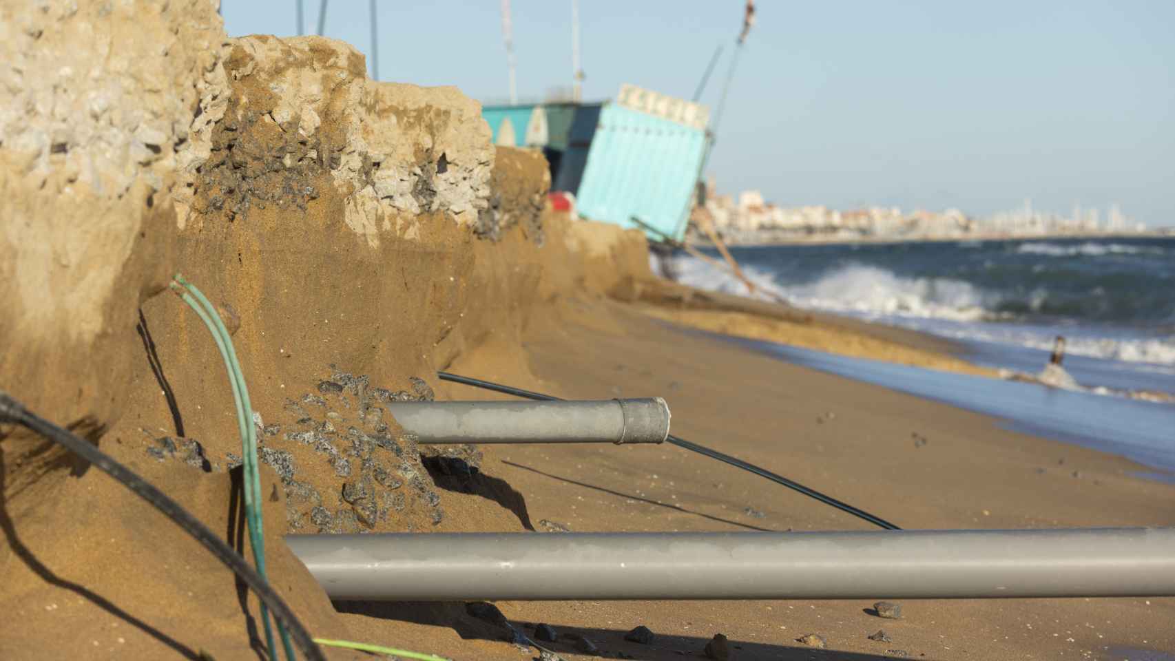 Daños causados por los temporales en una playa barcelonesa