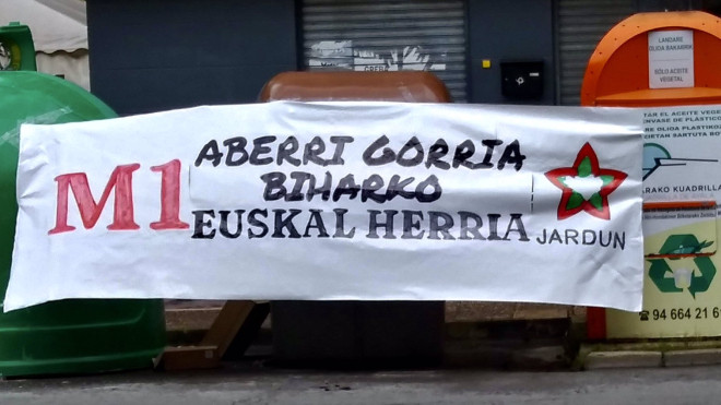 Cartel con el lema Aberri Gorria exhibido por Jardun / CV