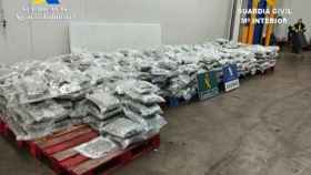 El cargamento de 575 kilos de marihuana incautado en el Puerto de Bilbao. / Guardia Civil