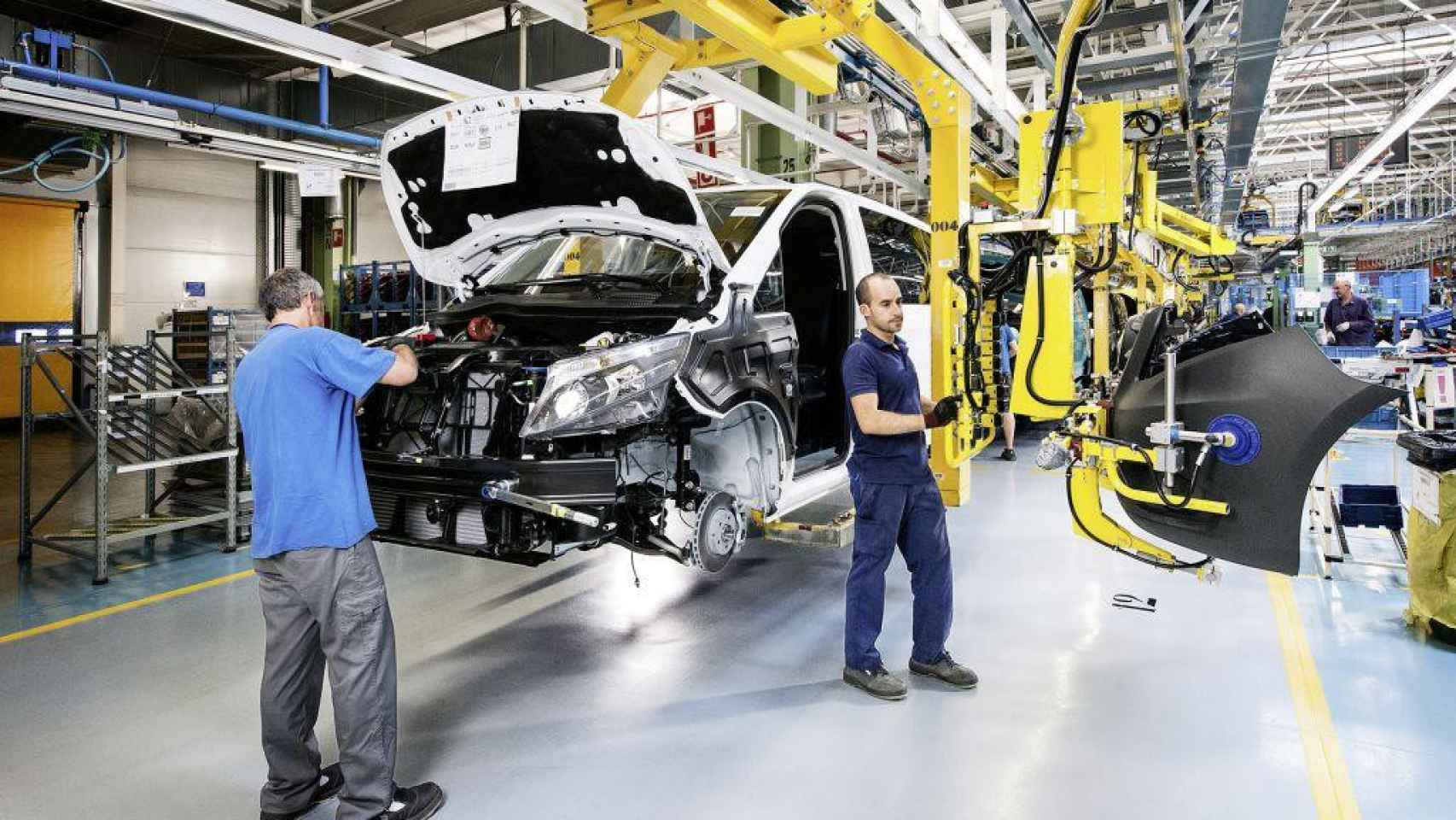Cadena de montaje en la fábrica de Mercedes.