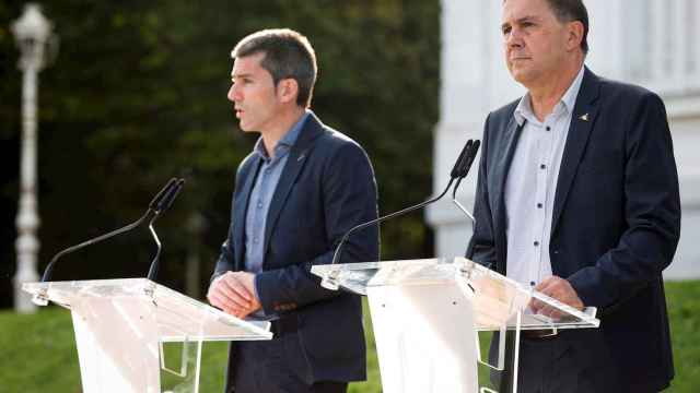 El coordinador general de EH Bildu, Arnaldo Otegi y el secretario general de Sortu, Arkaitz Rodrguez. / EFE