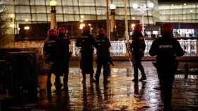 Antidisturbios de la Ertzaintza durante los incidentes en Donostia / EFE