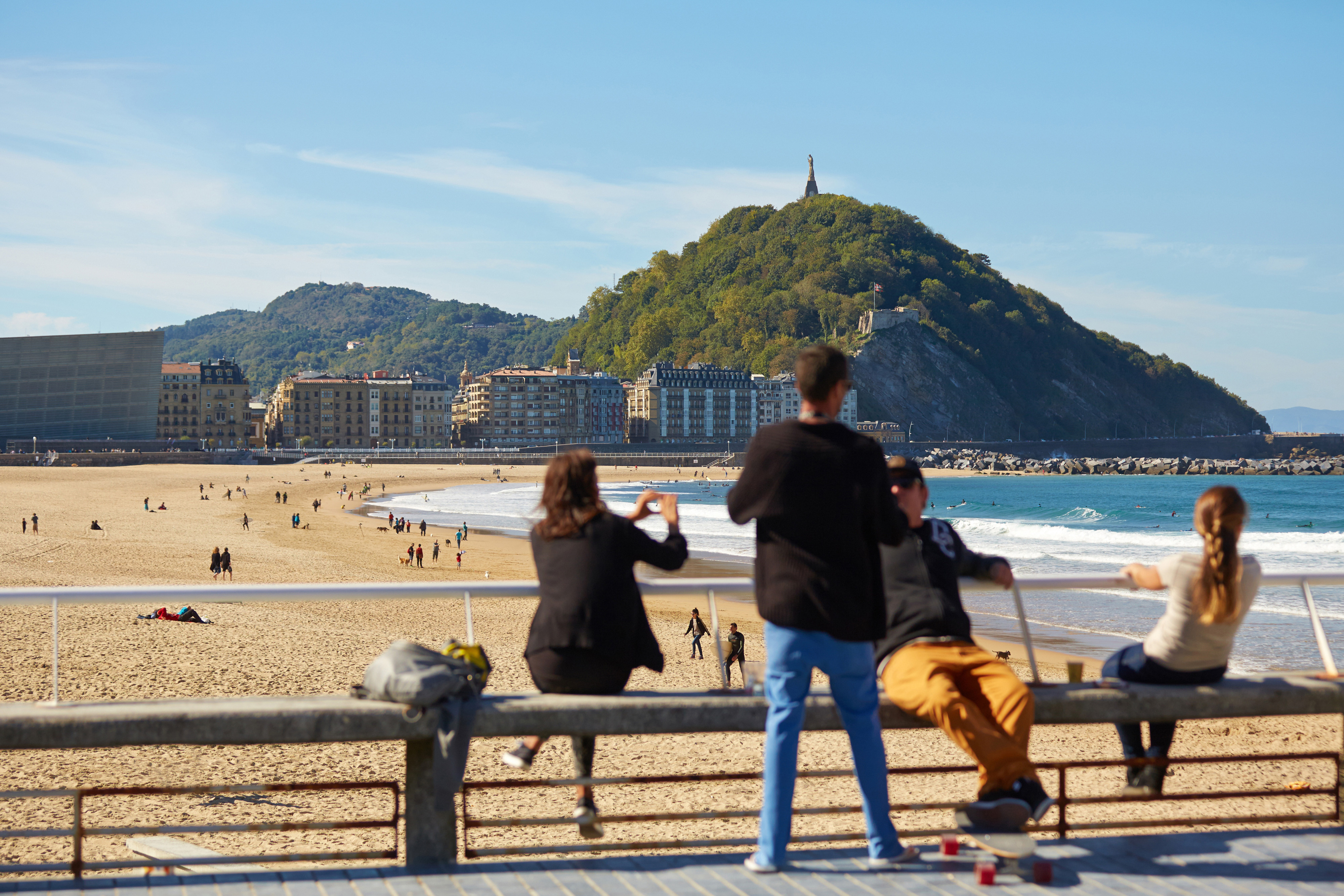 Turistas en San Sebastián. / Euskadi.eus