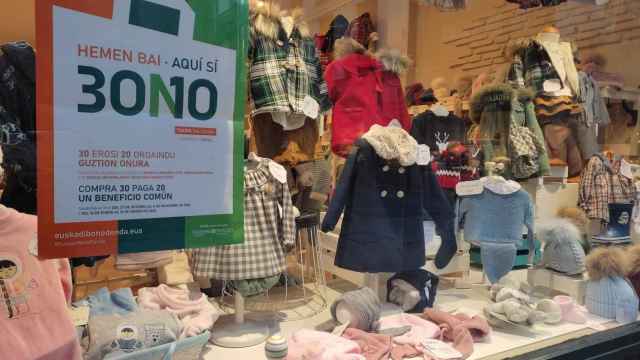 Una tienda de Bilbao con el distintivo de Euskadi Bono Denda / EP