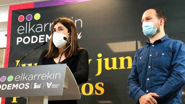Miren Gorrotxategi (Podemos) e Iigo Martnez Zatn (IU) anuncian el fin de la concertacin universal en la escuela vasca / EUROPA PRESS