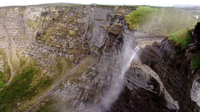 Salto del Nervin en el Valle de Ayala / Pintafontes Senapelido EN CREATIVE COMMONS