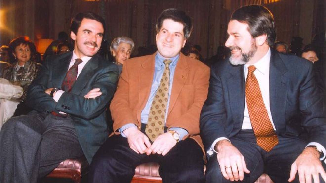 Gregorio Ordóñez junto a José María Aznar y Jaime Mayor Oreja cuatro días antes de ser asesinado.