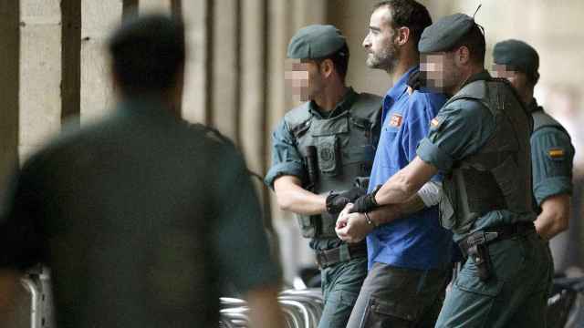 Xabier Atristain en el momento de su detencin anterior por la Guardia Civil. / EFE