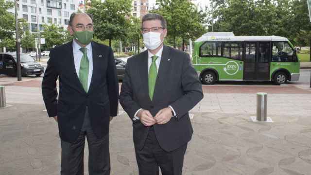 El presidente de Iberdrola junto al alcalde de Bilbao, Juan Mara Aburto. / CV