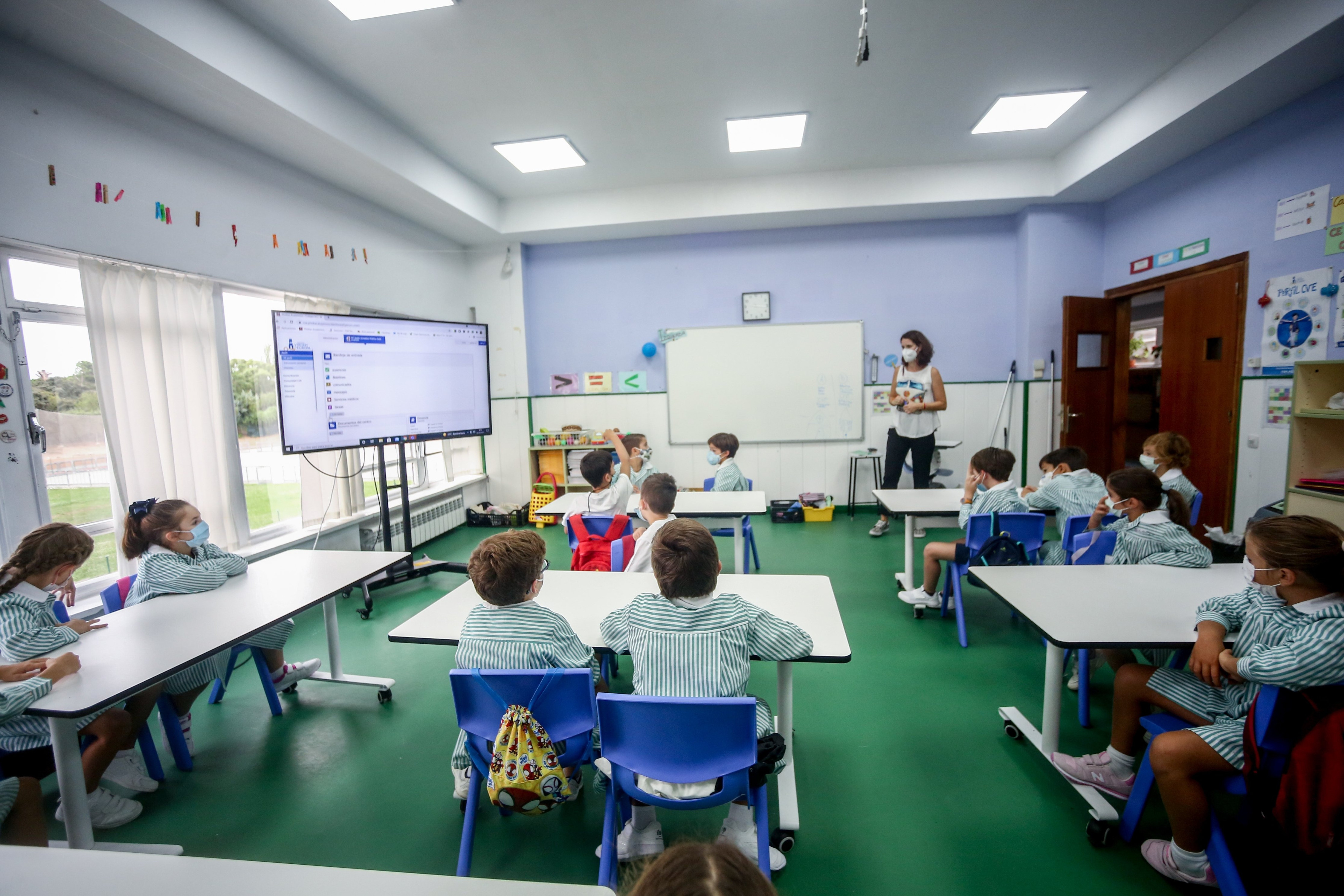 Profesora dando clase en un aula de Euskadi. /EP
