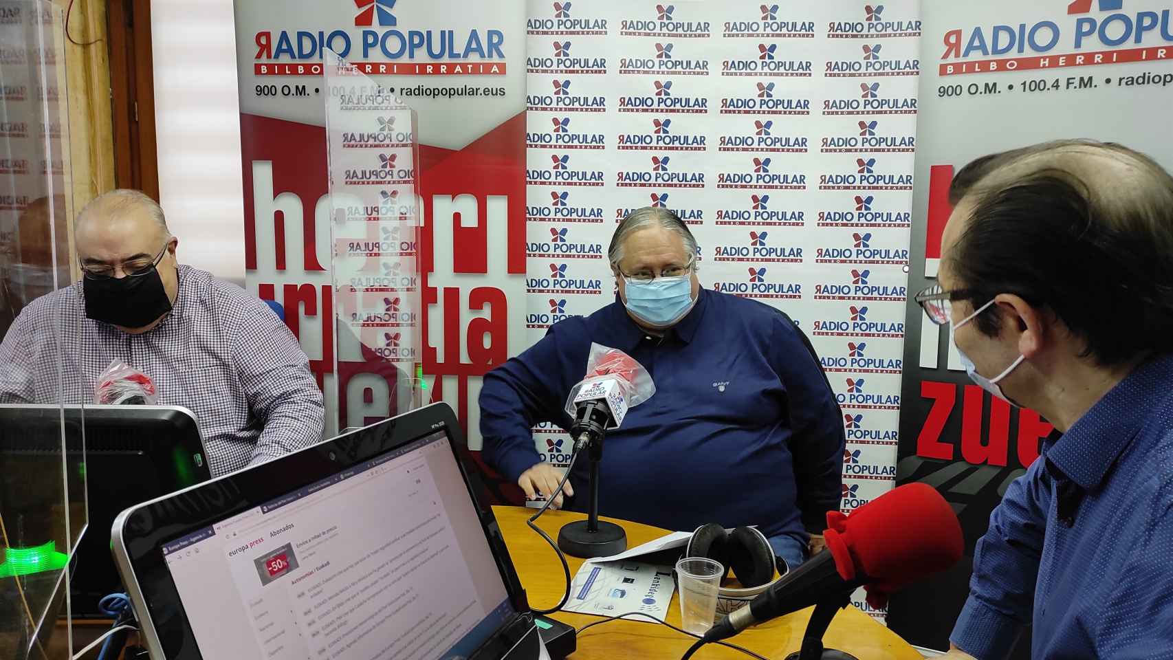 El magistrado Luis Garrido en el transcurso de una de las tertulias de radio en las que participa. EP