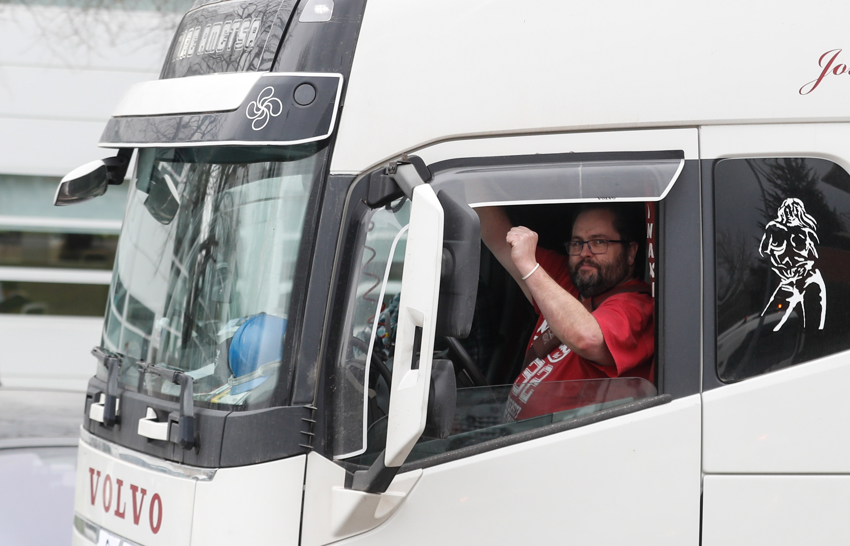 Un transportista durante una huelga del transporte / EFE