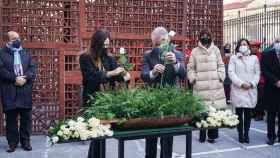 El Lehendakari Iigo Urkullu, deposita una flor en el acto del Da de la Memoria organizado por el Parlamento vasco. / EP