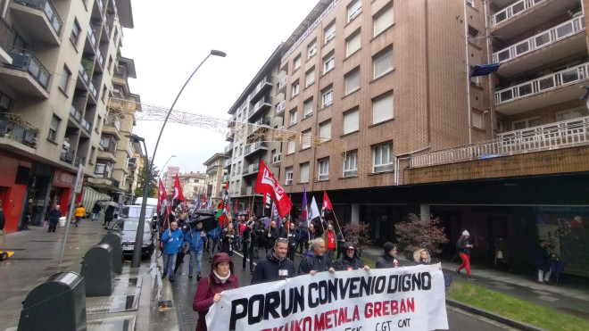 Manifestantes del Metal de Bizkaia en el arranque de la movilización del martes. / CV
