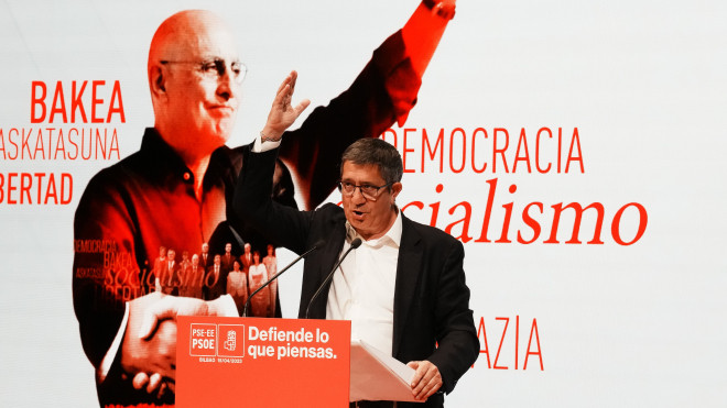 El portavoz en el Congreso, Patxi López, se ha mostrado visiblemente emocionado en el homenaje al político socialista Rodolfo Ares / H.Bilbao - Europa Press