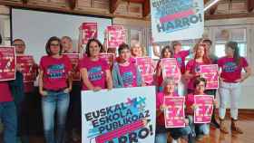 Miembros de La plataforma Euskal Eskola Publikoaz Harro. / Europa Press