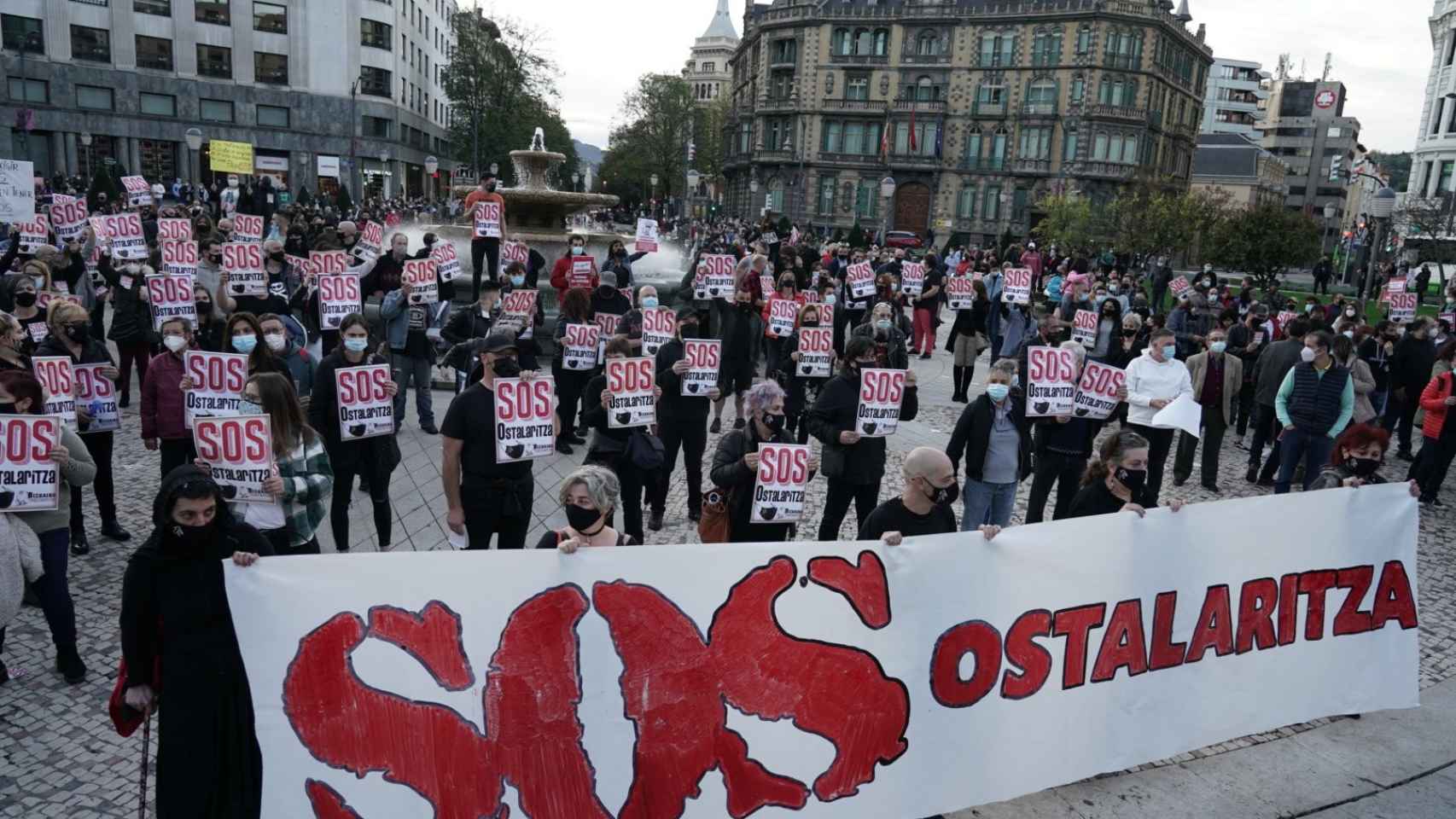 Manifestacin en apoyo al sector de la hostelera convocada por las calles de Bilbao el pasado 7 de noviembre. EP