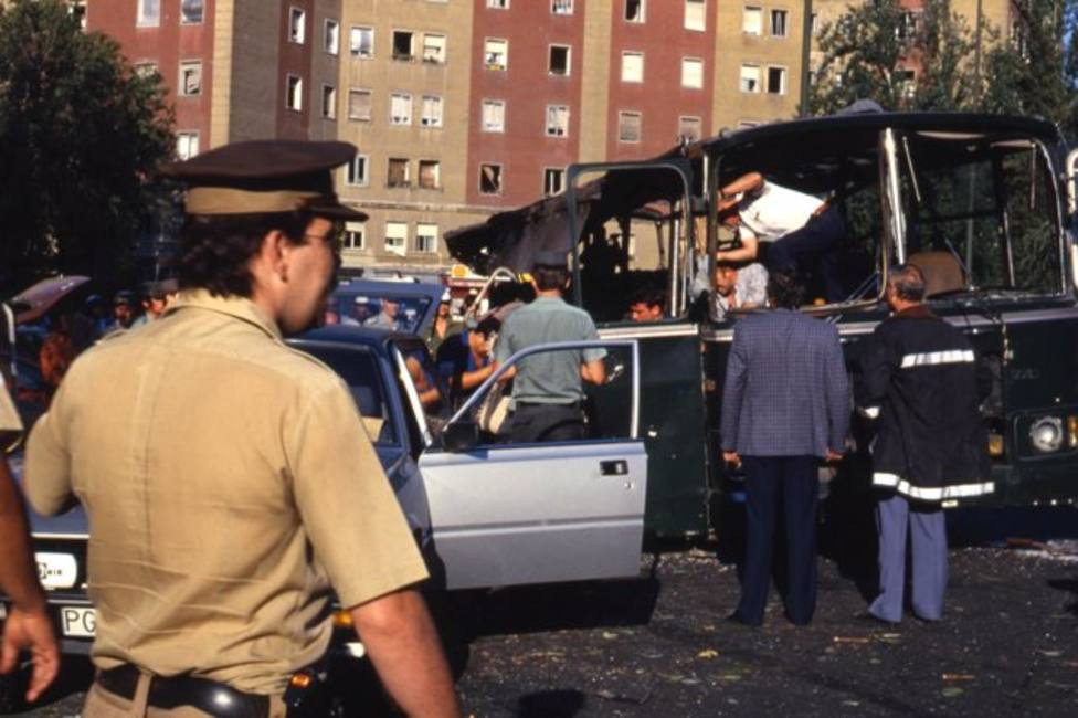 Atentado de ETA que acabó con la vida de 13 guardia civiles en Madrid el 14 de julio de 1986.