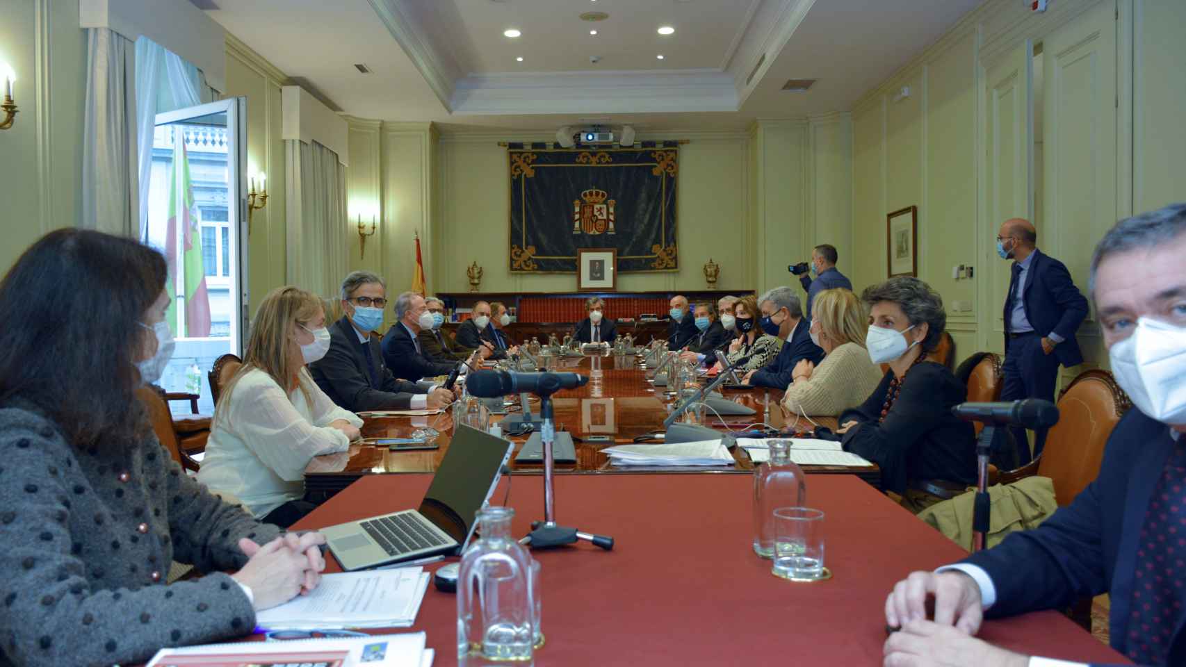 El presidente del Tribunal Supremo y del Consejo General del Poder Judicial (CGPJ), Carlos Lesmes, en un pleno extraordinario reciente en el CGPJ, en Madrid.