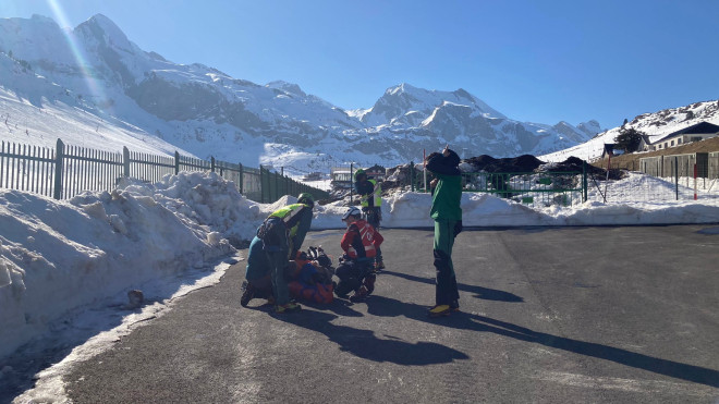 La Guardia Civil ha rescatado este sábado a cuatro personas en el Pirineo aragonés / EFE - Guardia Civil